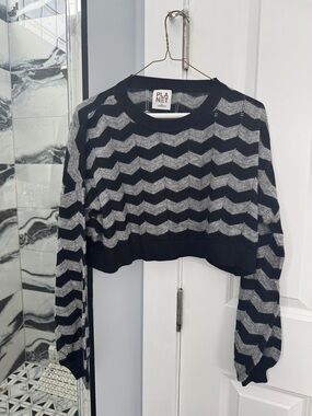 Planet Lace Chevron Crop Sweater - Black & Gray